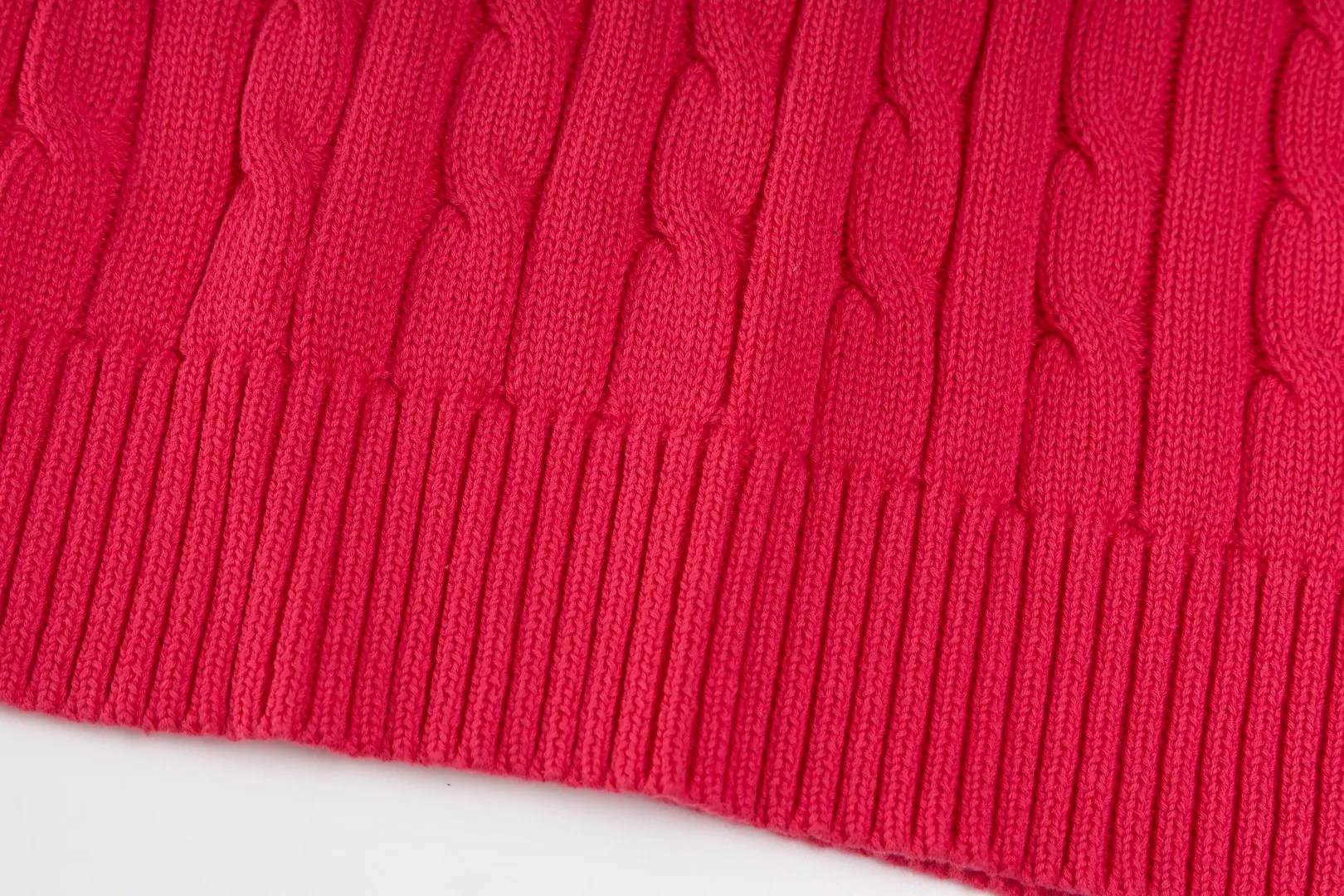 P210 #R90 RALPH LAUREN Thirteen colors of Ralph Lauren classic small label embroidery V-neck pullover cable cardigan sweater women's top, high-density LOGO embroidery on the chest, original customization of tag accessories. Made of pure cotton yarn, pure cotton is skin-friendly and comfortable, small label war horse embroidered twist button V-neck sweater🐎High quality, follow the blogger to learn how to wear it! Let’s buy a Ralph Lauren cable sweater. It’s a super hard-to-find series after it became popular. It’s hard to find one on the official website. It’s simple and practical to wear, with a lazy and loose feel. The thickened fabric has more texture, feels soft and delicate, and has a loose fit. Whether worn alone or layered, you can wear different styles of fashion with just one piece!   Size： Sleeve length: 60/61/62/63